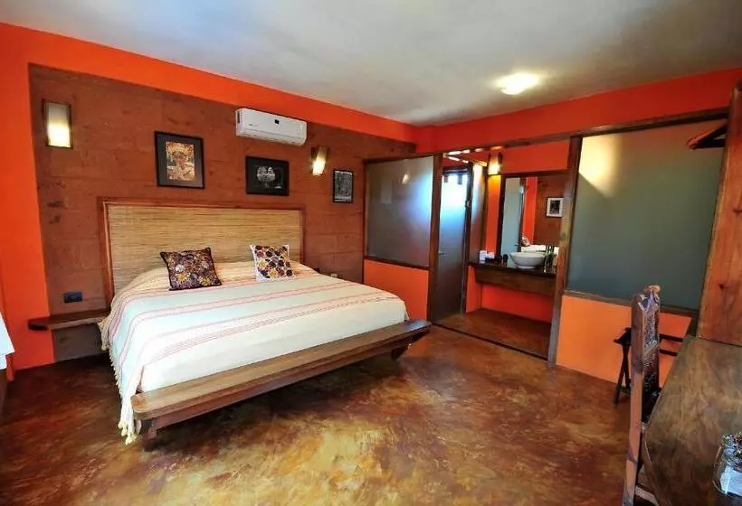 هتل Casa San Pancho