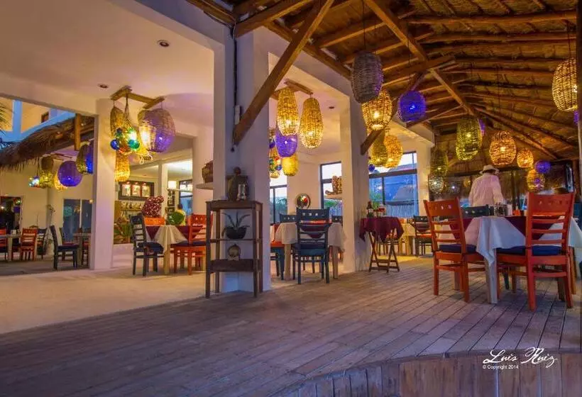 ホテル El Fuerte Beach Apartments