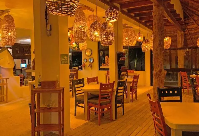 ホテル El Fuerte Beach Apartments