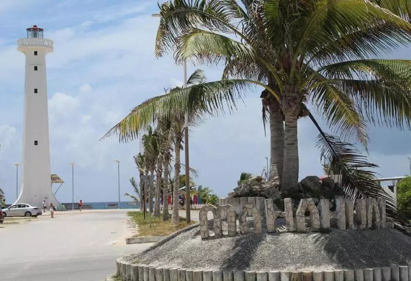 ホテル El Fuerte Beach Apartments