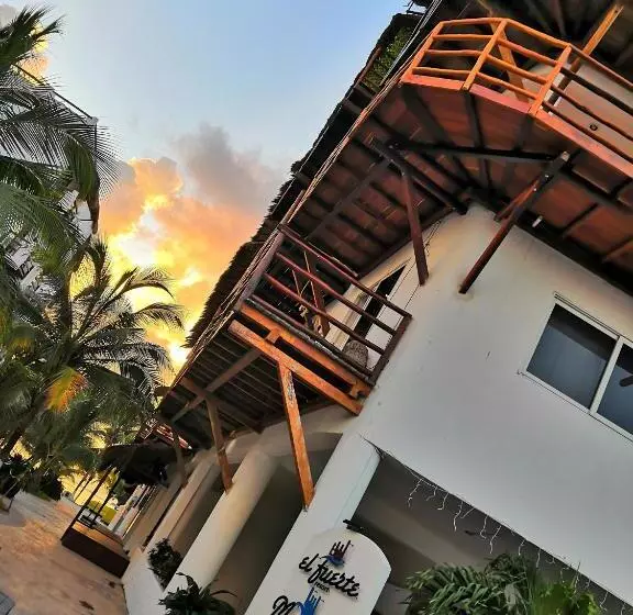 ホテル El Fuerte Beach Apartments