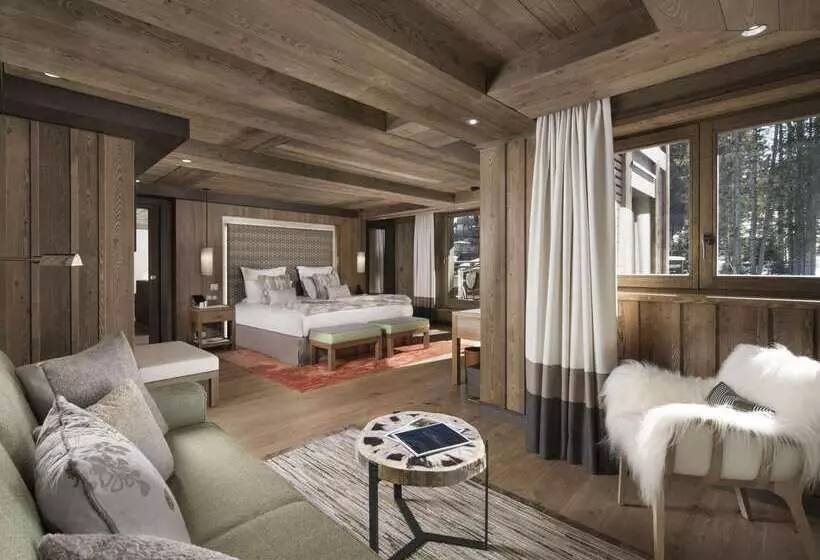 Hotelli Hôtel Barrière Les Neiges Courchevel
