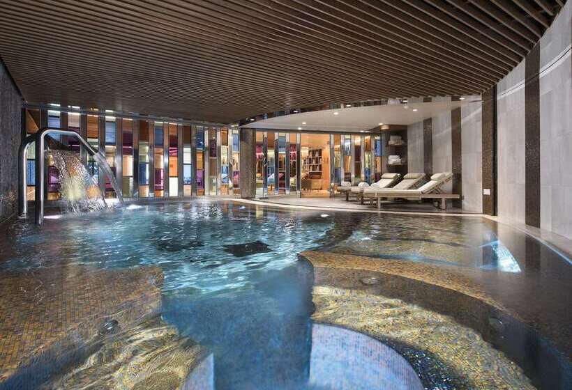 호텔 Hôtel Barrière Les Neiges Courchevel