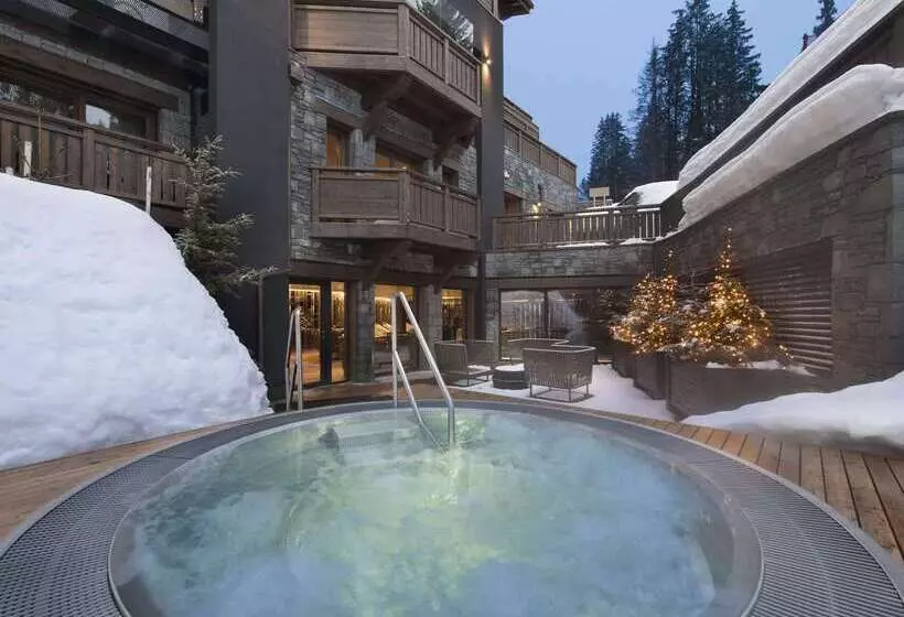 Hotelli Hôtel Barrière Les Neiges Courchevel