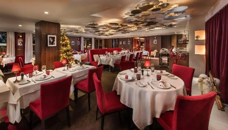 ホテル Hôtel Barrière Les Neiges Courchevel