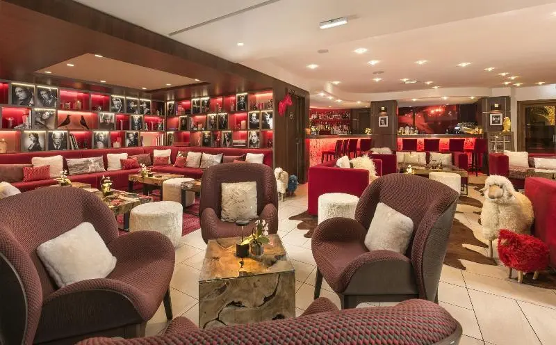 ホテル Hôtel Barrière Les Neiges Courchevel