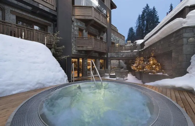 ホテル Hôtel Barrière Les Neiges Courchevel