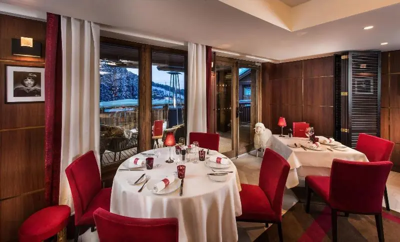 ホテル Hôtel Barrière Les Neiges Courchevel