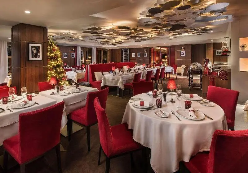 ホテル Hôtel Barrière Les Neiges Courchevel