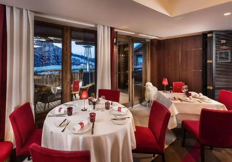ホテル Hôtel Barrière Les Neiges Courchevel