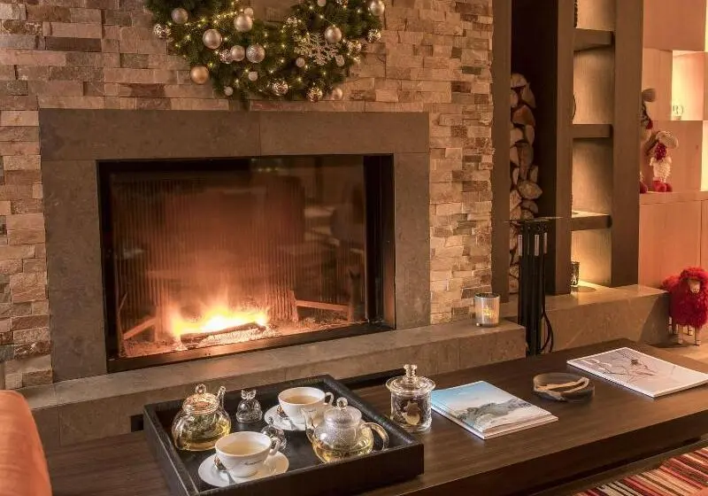 ホテル Hôtel Barrière Les Neiges Courchevel