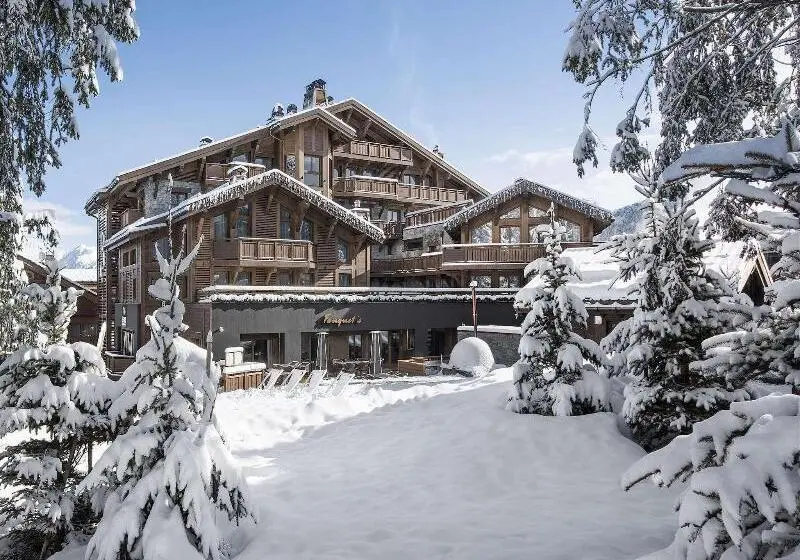 ホテル Hôtel Barrière Les Neiges Courchevel