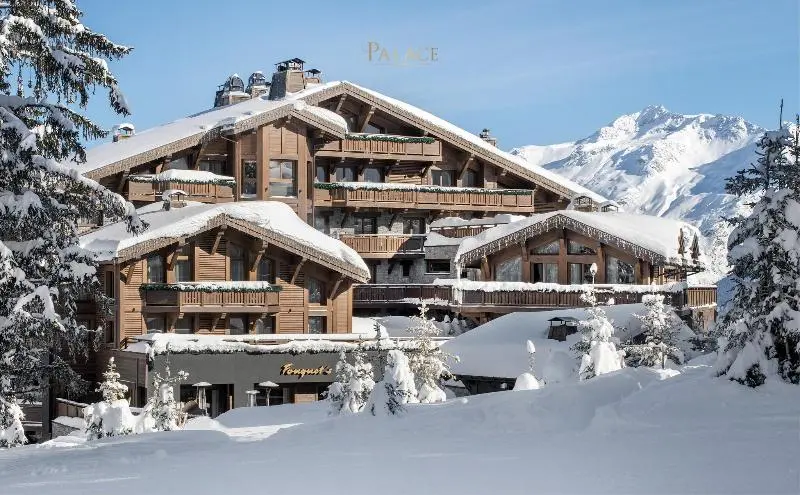 ホテル Hôtel Barrière Les Neiges Courchevel