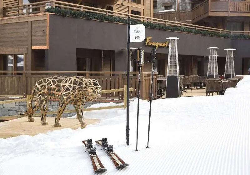 ホテル Hôtel Barrière Les Neiges Courchevel