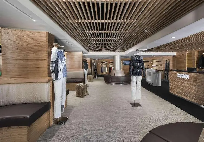 ホテル Hôtel Barrière Les Neiges Courchevel
