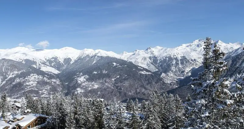 ホテル Hôtel Barrière Les Neiges Courchevel