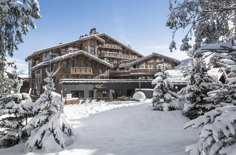 ホテル Hôtel Barrière Les Neiges Courchevel