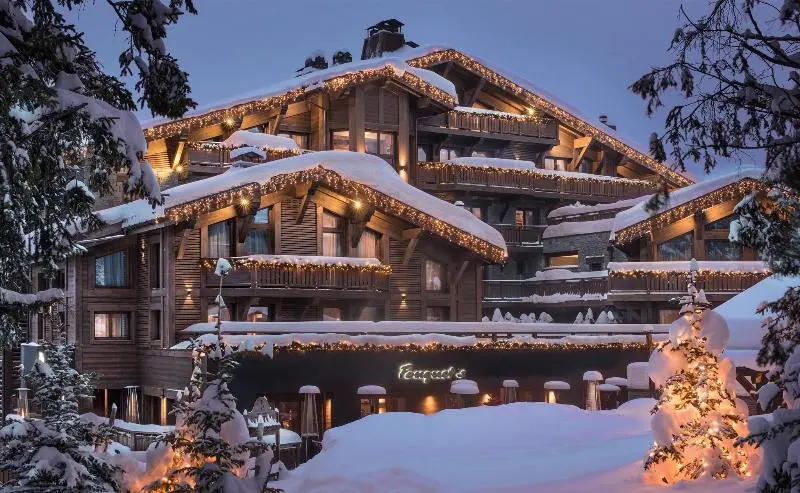 ホテル Hôtel Barrière Les Neiges Courchevel