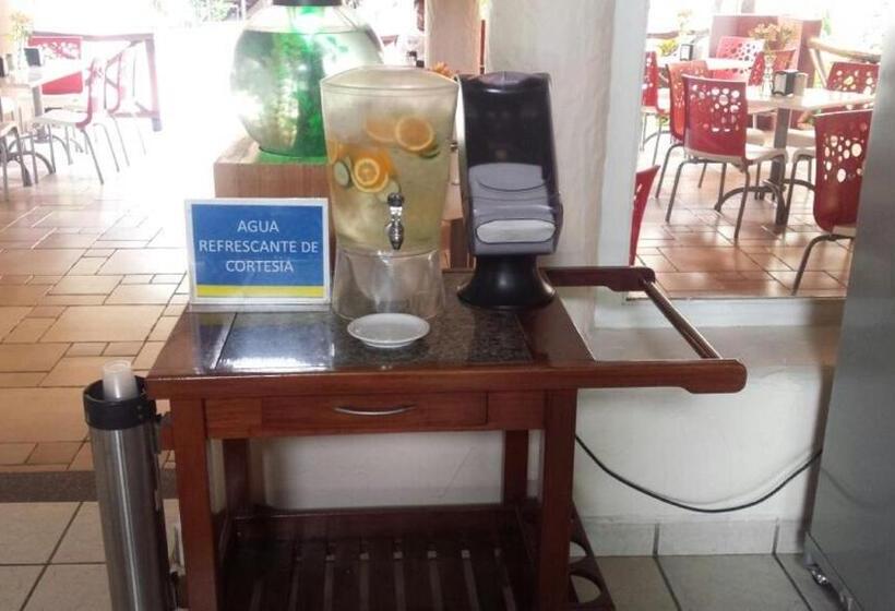 فندق Palapa Palace