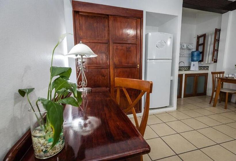 Las Mariposas Hotel & Studios