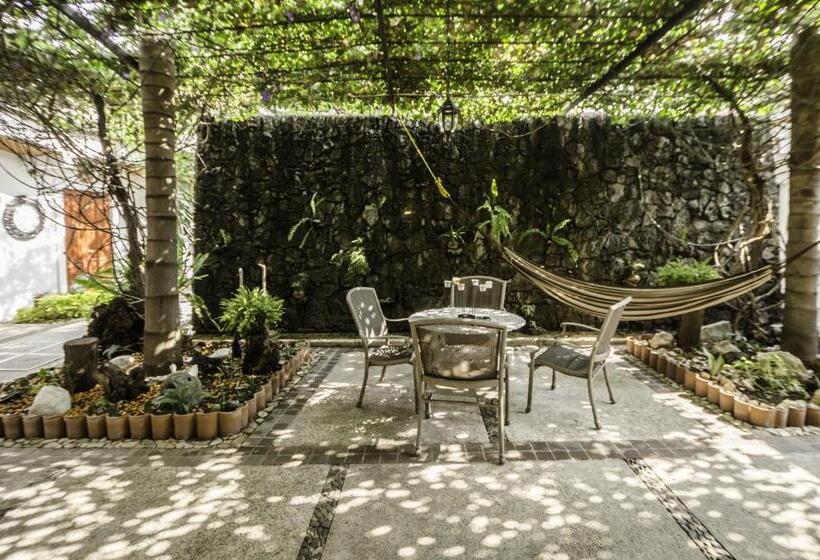 Las Mariposas Hotel & Studios