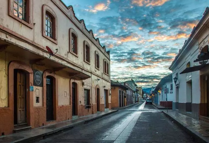Puerta Vieja Hostel