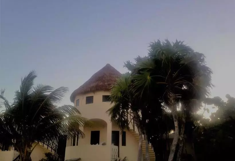 リゾートホテル Balamku Inn On The Beach