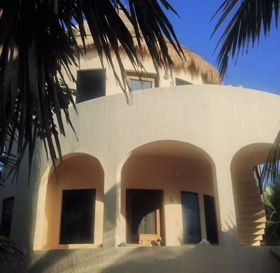 リゾートホテル Balamku Inn On The Beach