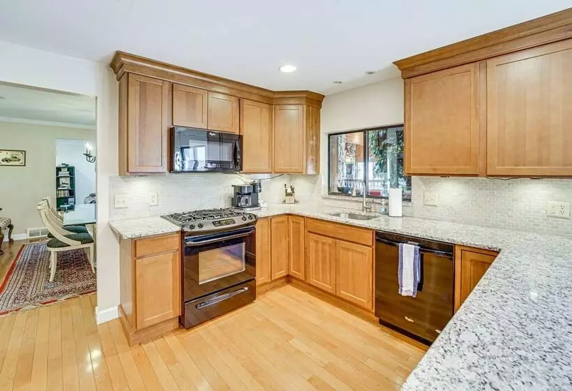 Bloomfield Retreat W/ Pool: 6 Mi To Riverside Park