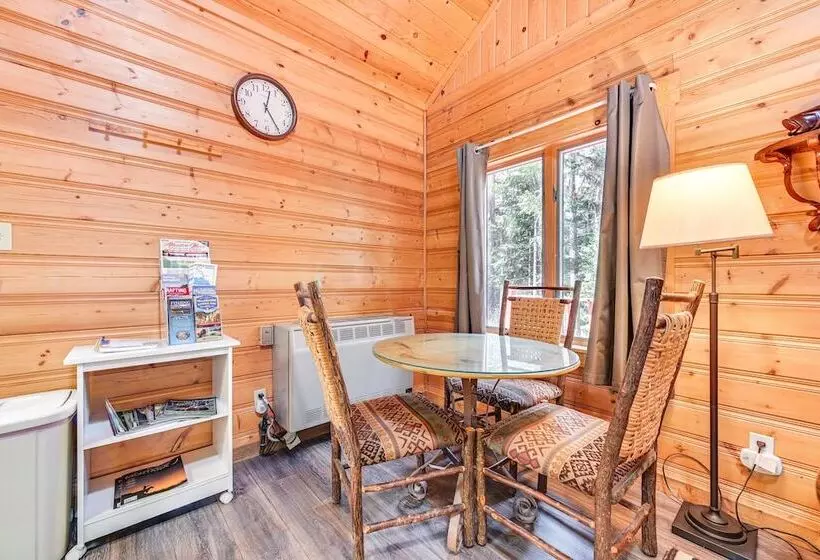 Cozy Bigfork Cabin W/ Canoes: Walk To Swan River!