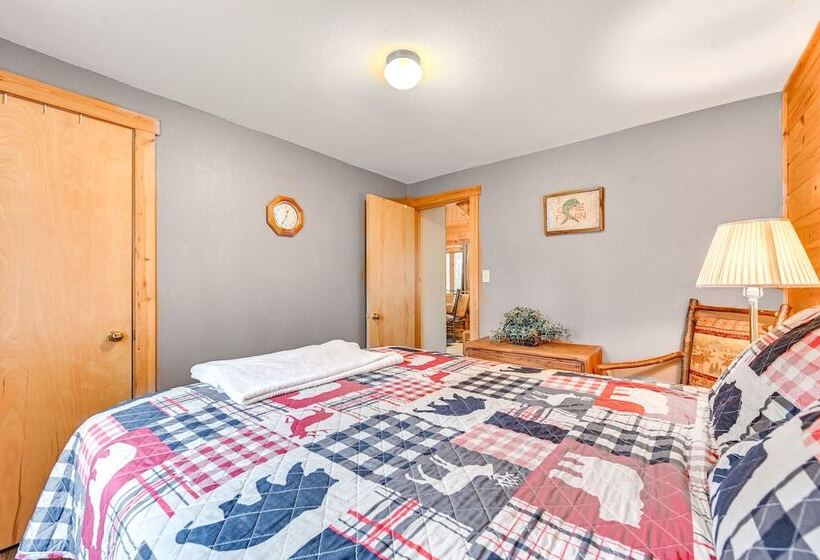 Cozy Bigfork Cabin W/ Canoes: Walk To Swan River!