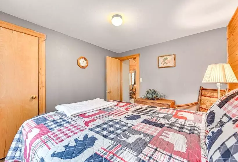 Cozy Bigfork Cabin W/ Canoes: Walk To Swan River!