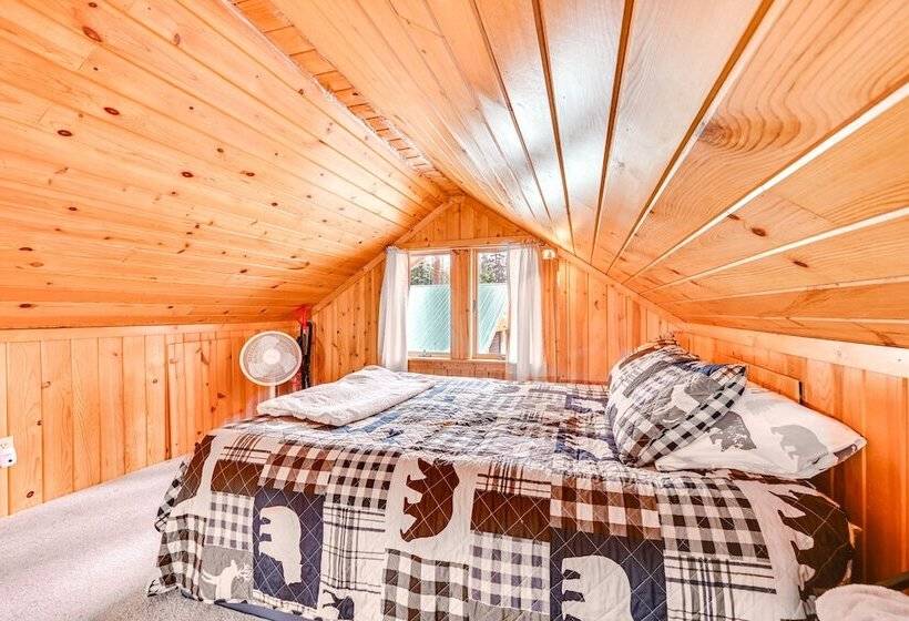 Cozy Bigfork Cabin W/ Canoes: Walk To Swan River!