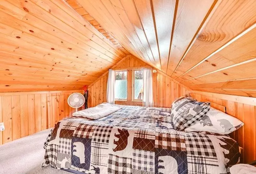 Cozy Bigfork Cabin W/ Canoes: Walk To Swan River!