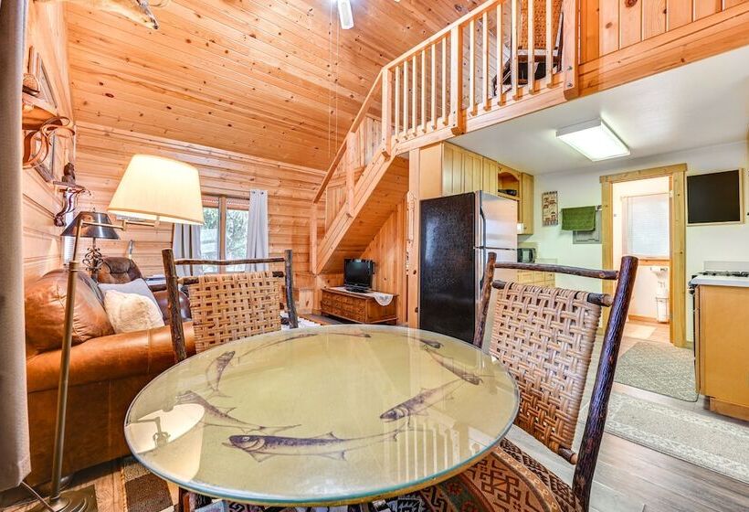 Cozy Bigfork Cabin W/ Canoes: Walk To Swan River!