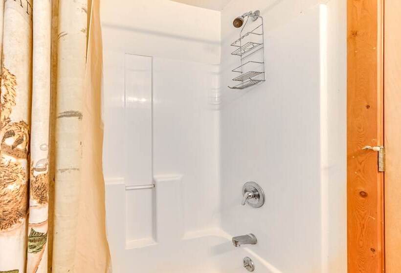 Cozy Bigfork Cabin W/ Canoes: Walk To Swan River!