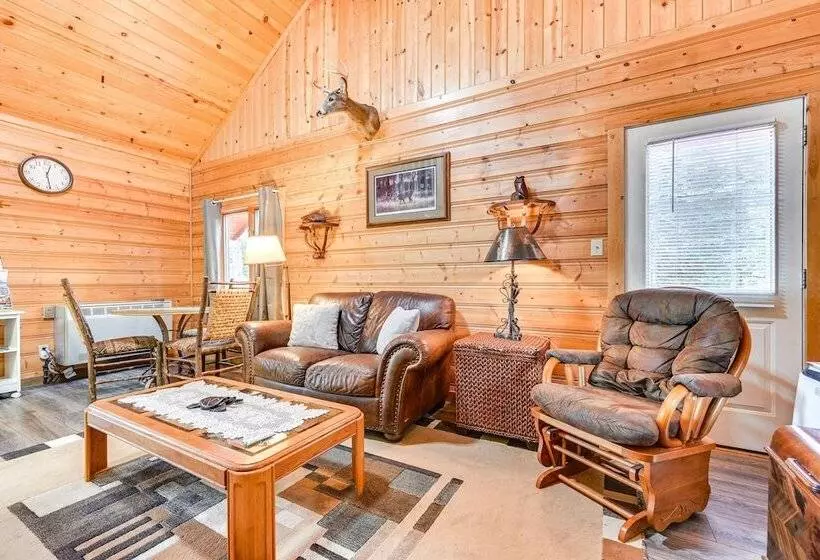 Cozy Bigfork Cabin W/ Canoes: Walk To Swan River!