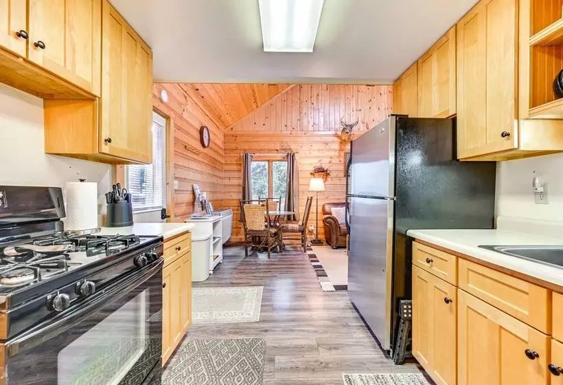 Cozy Bigfork Cabin W/ Canoes: Walk To Swan River!