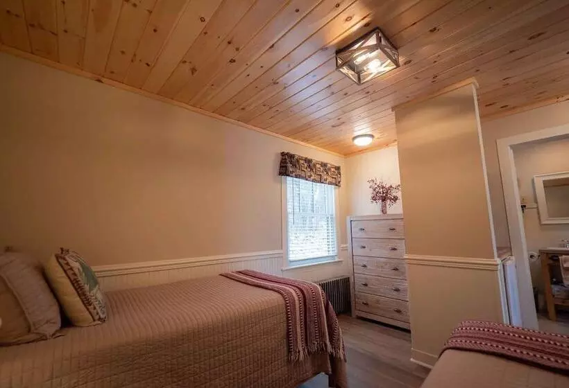 Motelli The Snowshoe Lodge