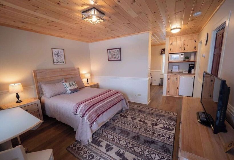 汽车旅馆 The Snowshoe Lodge