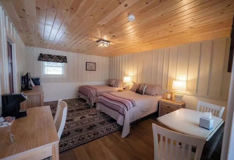 Motelli The Snowshoe Lodge