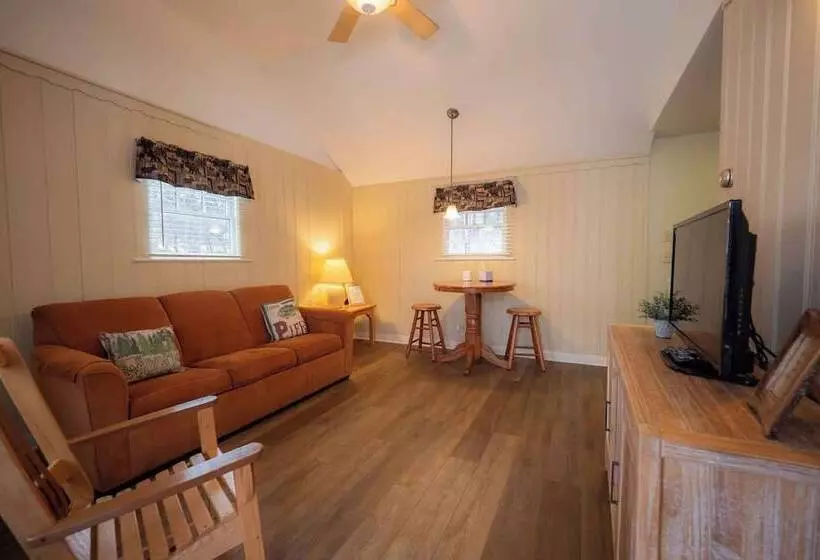 Motelli The Snowshoe Lodge