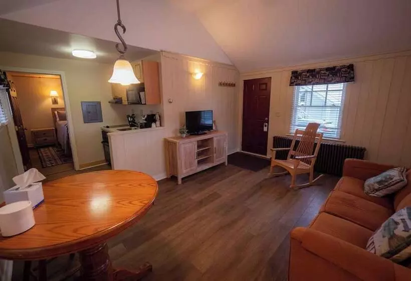 Motelli The Snowshoe Lodge