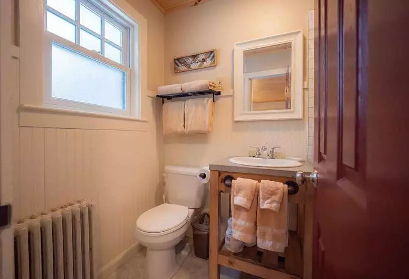 Motelli The Snowshoe Lodge