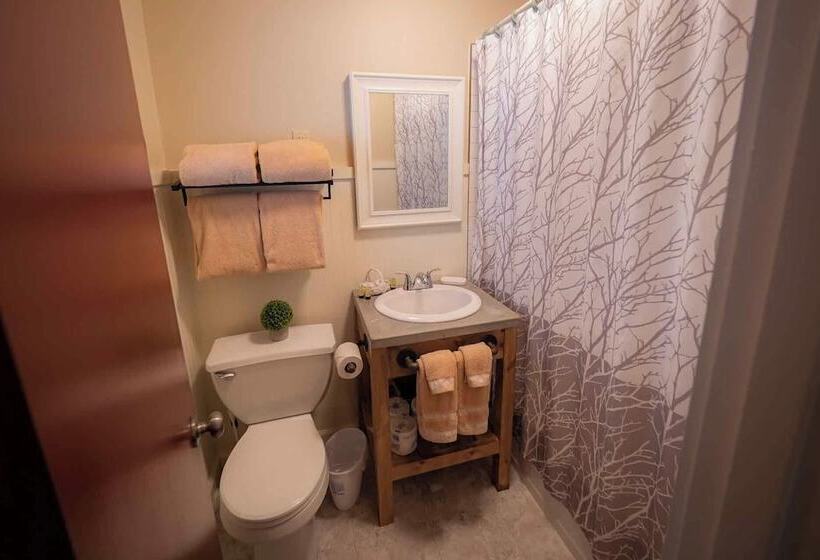 汽车旅馆 The Snowshoe Lodge