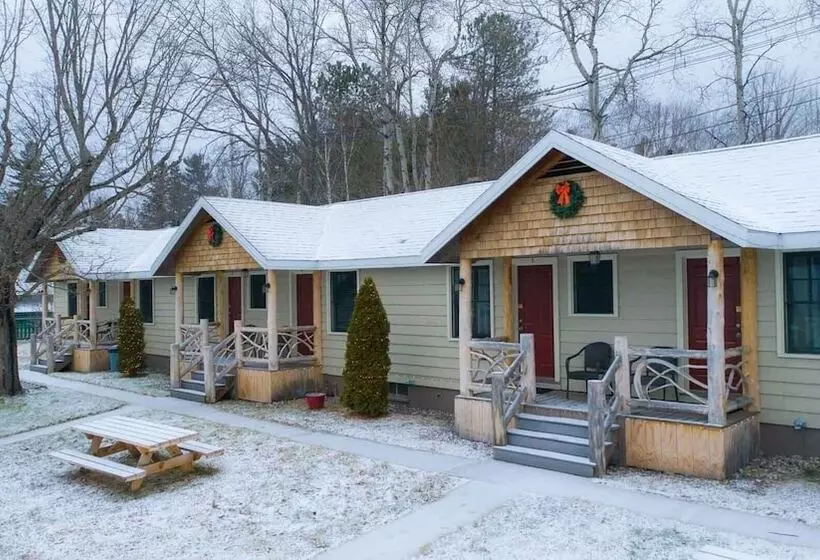 Motelli The Snowshoe Lodge