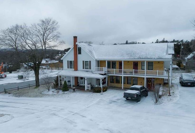 汽车旅馆 The Snowshoe Lodge