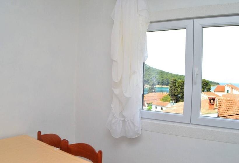 بنسيون Room In Apartment   Charming Apartment Venilia Blue, Sleeps 4