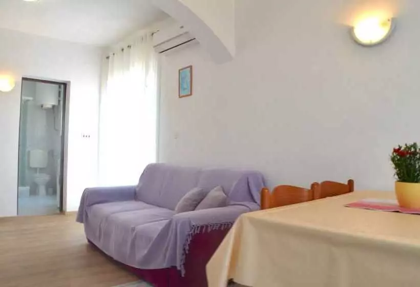 ペンション Room In Apartment   Charming Apartment Venilia Blue, Sleeps 4