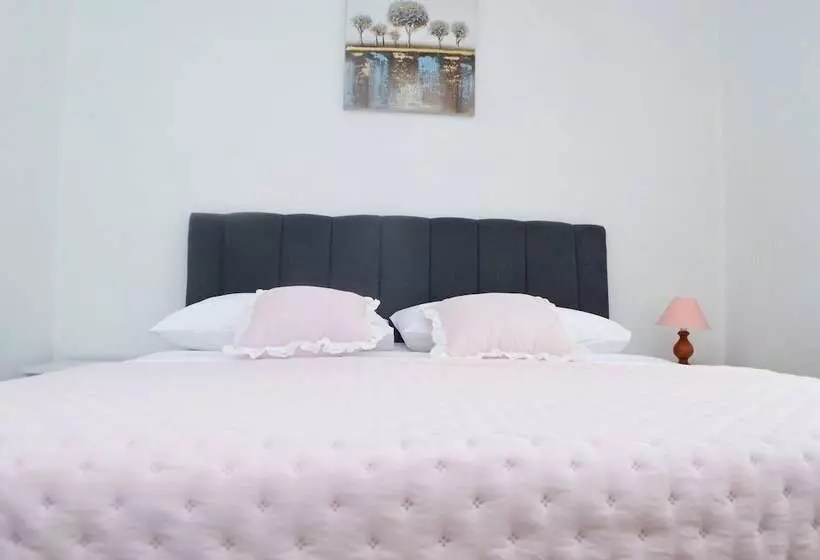 ペンション Room In Apartment   Charming Apartment Venilia Blue, Sleeps 4